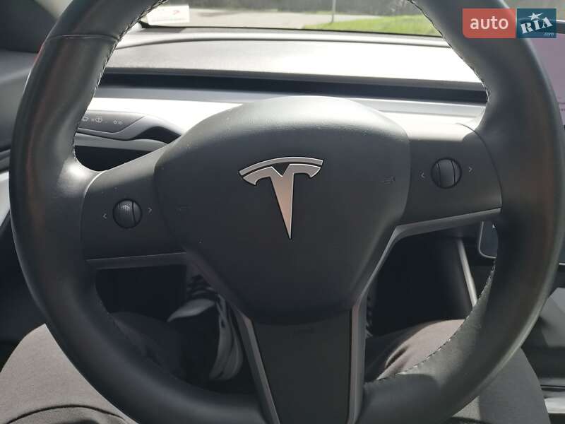 Седан Tesla Model 3 2018 в Черкасах