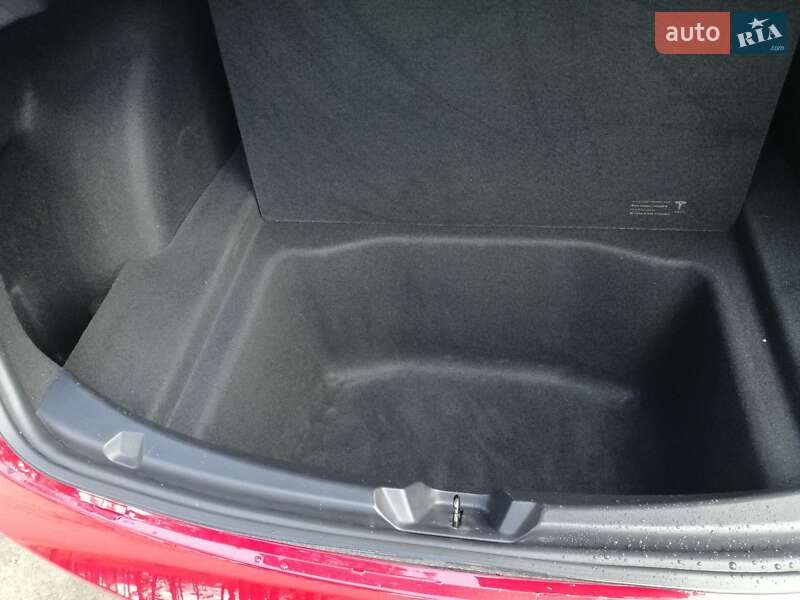 Седан Tesla Model 3 2018 в Черкасах