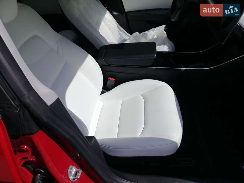 Седан Tesla Model 3 2018 в Черкасах