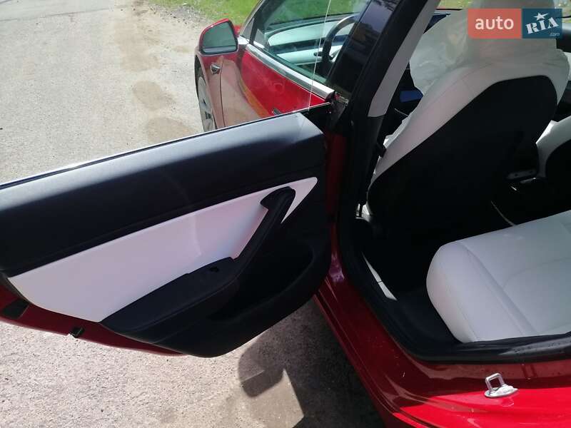 Седан Tesla Model 3 2018 в Черкасах
