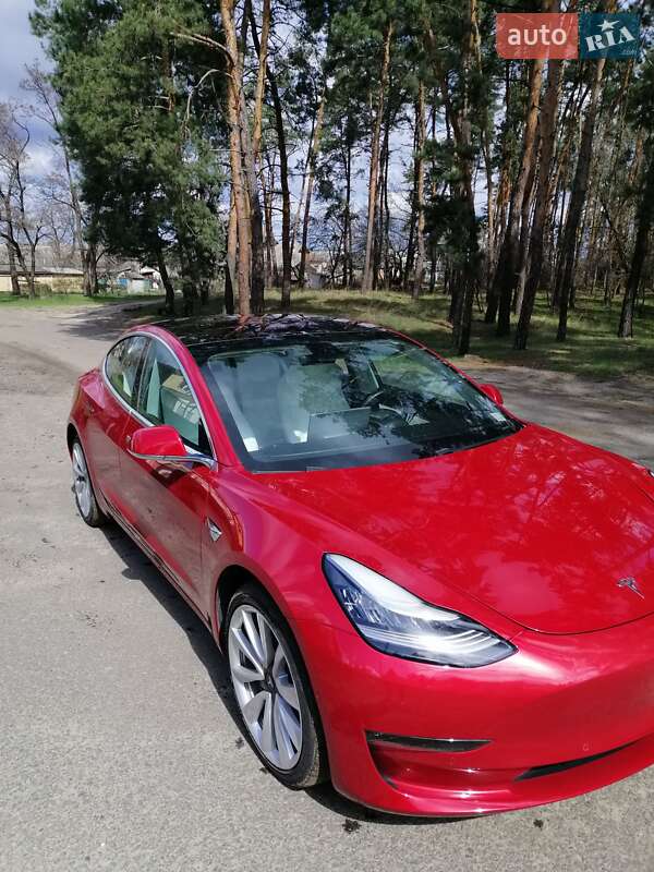 Седан Tesla Model 3 2018 в Черкасах