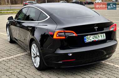 Седан Tesla Model 3 2018 в Львове