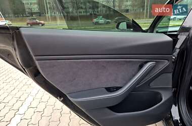 Седан Tesla Model 3 2018 в Львове