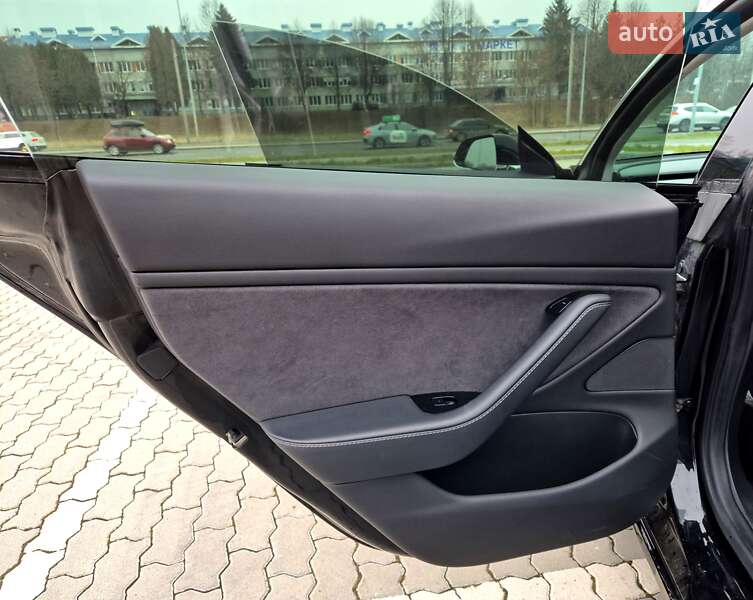 Седан Tesla Model 3 2018 в Львове