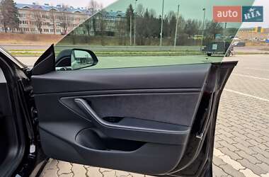 Седан Tesla Model 3 2018 в Львове
