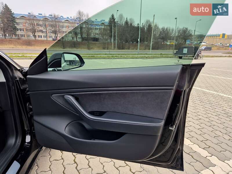 Седан Tesla Model 3 2018 в Львове