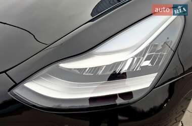 Седан Tesla Model 3 2018 в Львове