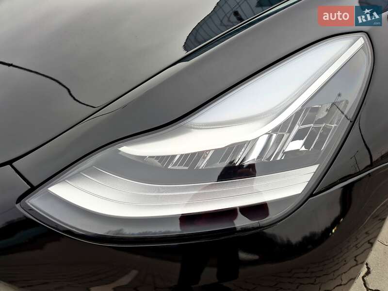 Седан Tesla Model 3 2018 в Львове