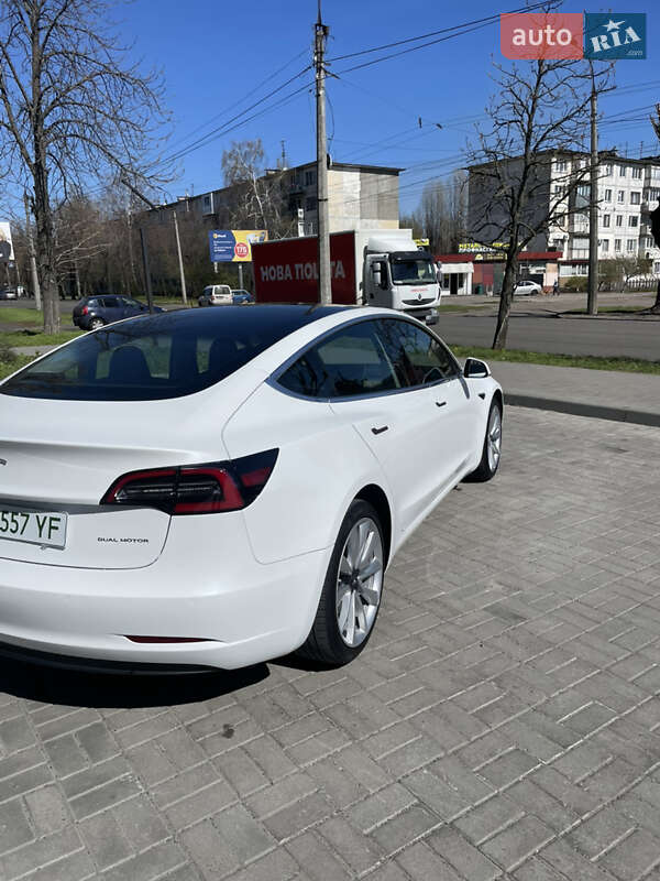 Седан Tesla Model 3 2019 в Черкассах
