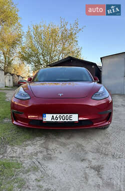 Седан Tesla Model 3 2020 в 