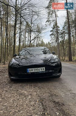 Седан Tesla Model 3 2023 в 