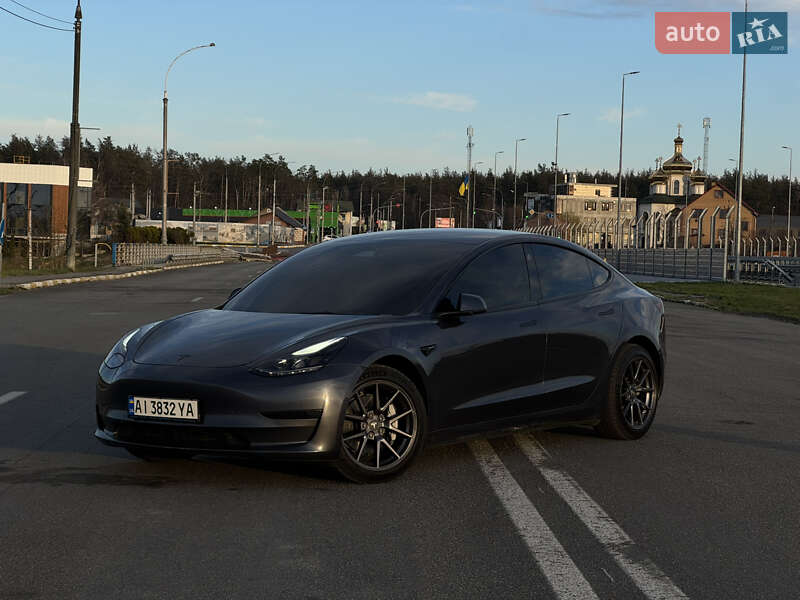 Седан Tesla Model 3 2021 в 
