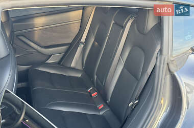 Седан Tesla Model 3 2021 в 