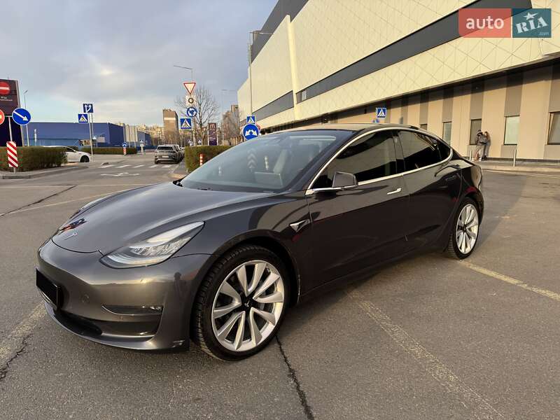 Седан Tesla Model 3 2018 в Киеве