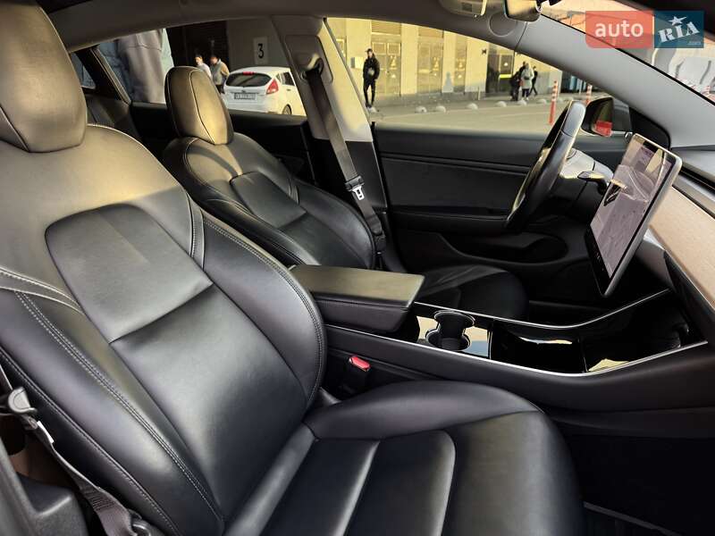 Седан Tesla Model 3 2018 в Киеве