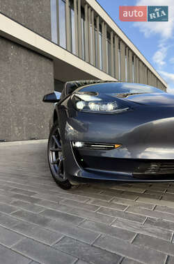 Седан Tesla Model 3 2023 в 