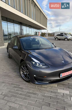 Седан Tesla Model 3 2023 в 