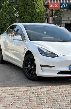 Седан Tesla Model 3 2020 в 