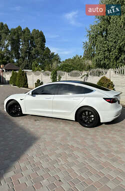 Седан Tesla Model 3 2020 в 