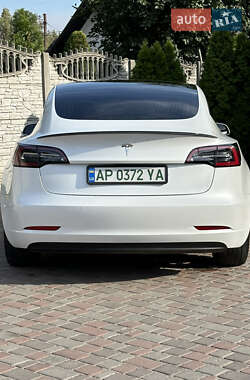 Седан Tesla Model 3 2020 в 