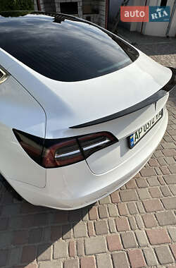 Седан Tesla Model 3 2020 в 