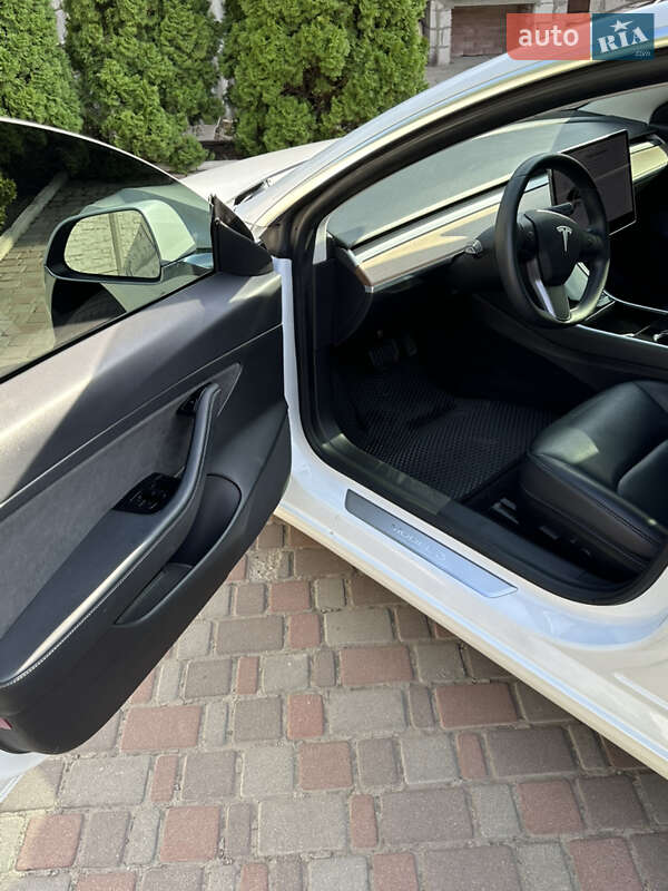 Седан Tesla Model 3 2020 в Запоріжжі