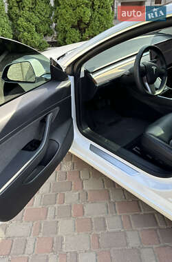 Седан Tesla Model 3 2020 в 