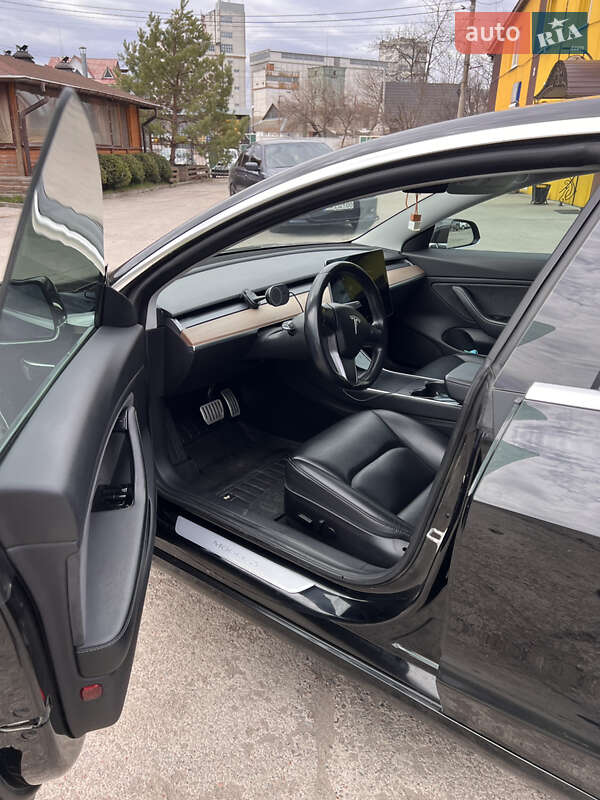 Седан Tesla Model 3 2019 в Сквирі