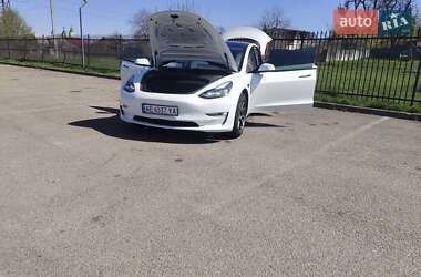 Седан Tesla Model 3 2021 в 