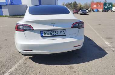 Седан Tesla Model 3 2021 в 
