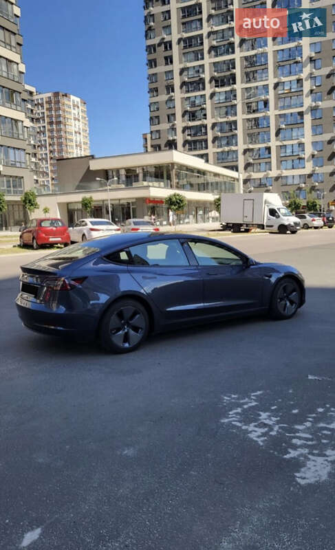 Седан Tesla Model 3 2021 в Киеве