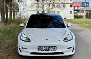 Седан Tesla Model 3 2020 в 