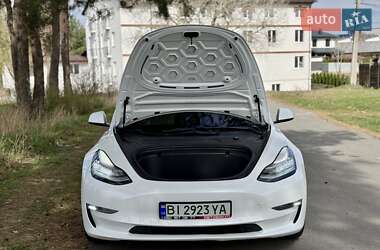 Седан Tesla Model 3 2020 в 