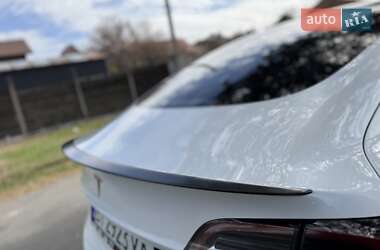 Седан Tesla Model 3 2020 в 