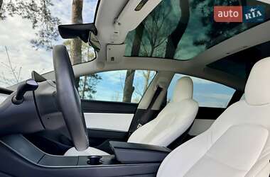Седан Tesla Model 3 2020 в 