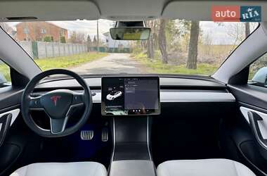 Седан Tesla Model 3 2020 в 