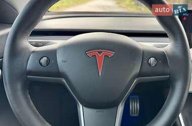 Седан Tesla Model 3 2020 в 