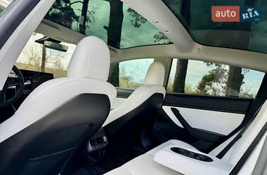 Седан Tesla Model 3 2020 в 