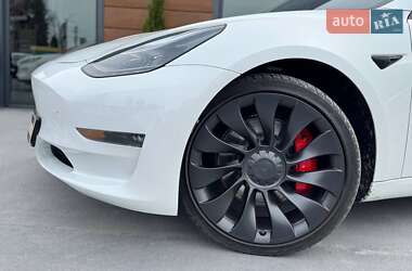 Седан Tesla Model 3 2023 в 