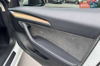 Седан Tesla Model 3 2023 в 