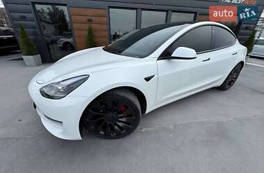 Седан Tesla Model 3 2023 в 