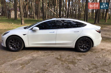 Седан Tesla Model 3 2020 в 