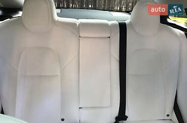 Седан Tesla Model 3 2020 в 