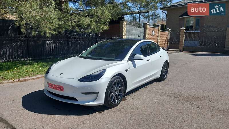Седан Tesla Model 3 2022 в Луцке