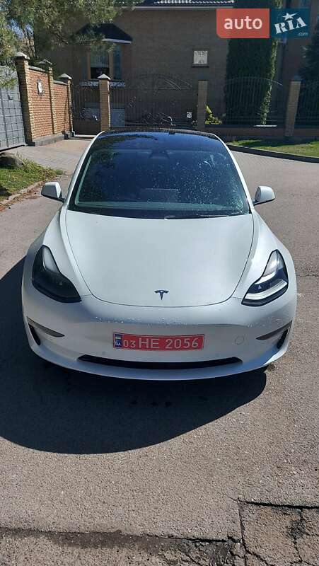 Седан Tesla Model 3 2022 в Луцке