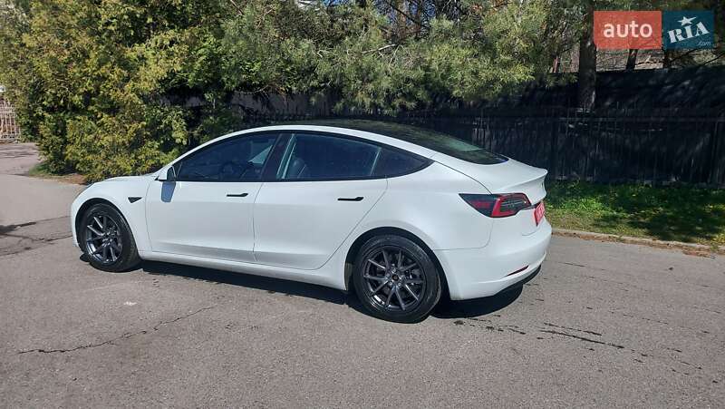 Седан Tesla Model 3 2022 в Луцке
