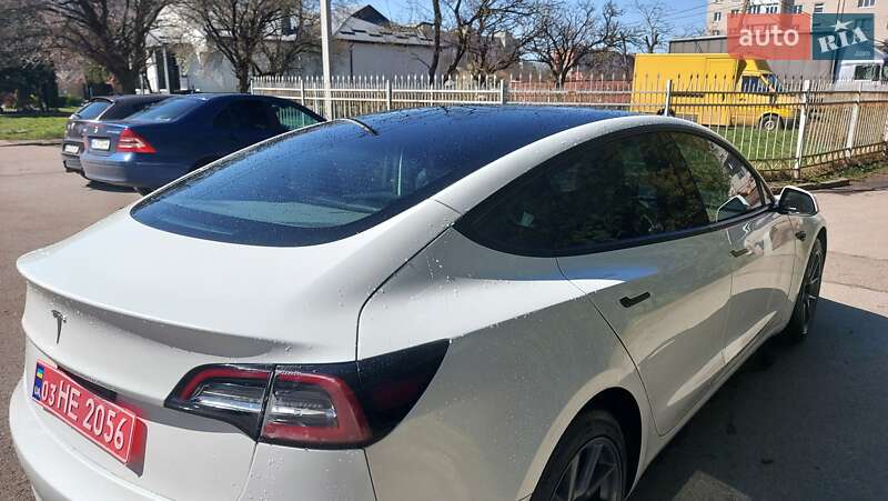 Седан Tesla Model 3 2022 в Луцке
