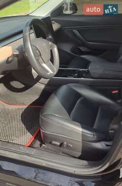 Седан Tesla Model 3 2019 в 