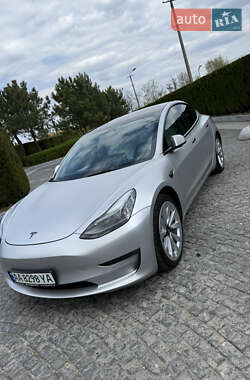 Седан Tesla Model 3 2022 в 