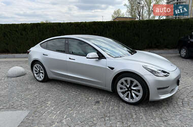 Седан Tesla Model 3 2022 в 